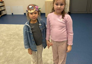 Dziewczynki w opaskach