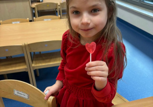 Dziewczynka z lizakiem