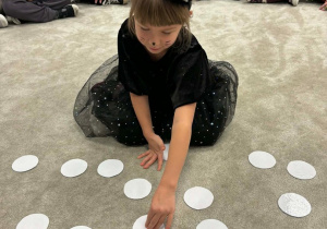 Dziewczynka szuka pary