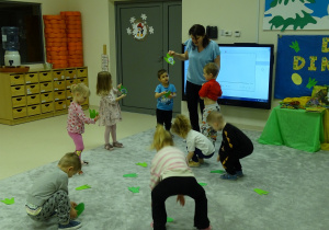 dzieci podczas zabawy