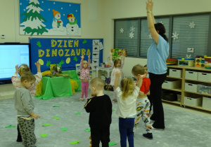 dzieci podczas zabawy