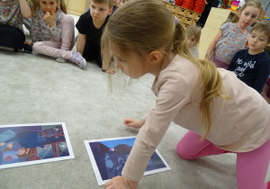 07 Dziewczynka szuka własciwego obrazka