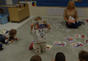 12 Dziewczynka odnalazła pierwszy obrazek opowiadania dotyczącego sposobów radzenia sobie ze złością