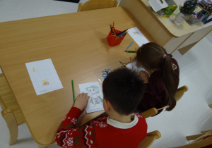 15 Dzieci kolorują postać Pana Łał