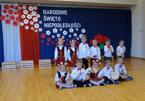 10 Dzieci grają na instrumentach