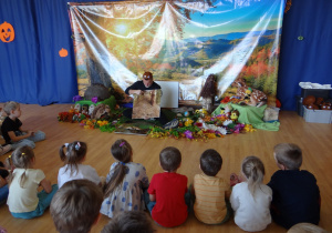 08 Dzieci podczas warsztatu o Życiu mrówek