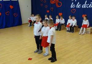 15 Dzieci deklamują wiersze