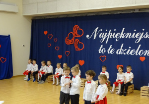 27 Dzieci deklamują wiersze