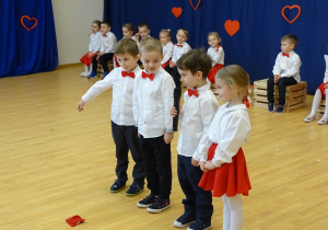 28 Dzieci deklamują wiersze