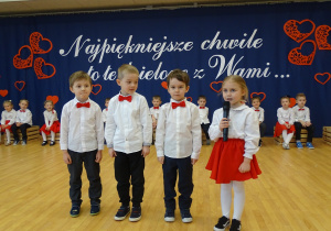 29 Dzieci deklamują wiersze