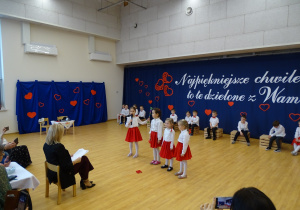 36 Dzieci deklamują wiersze