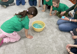 Skąd się biorą dinozaury - doświadczenie.