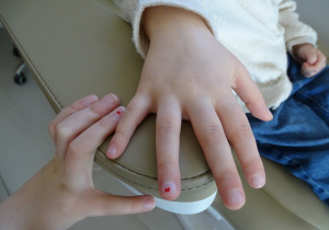 19 Piękne serduszko na paznokciach