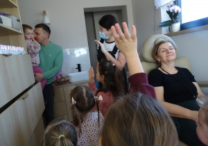 41 Odwiedziny Wiktorii, spotkanie z mamą i dziewczynkami