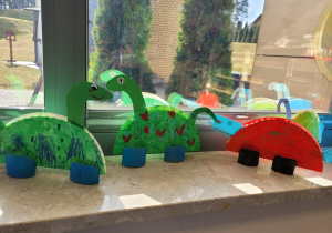 Gotowe prace dinozaury z talerzyka
