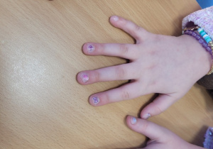 Paznokcie z naklejkami