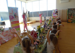 01 Dzieci na warsztatach wielkanocnych