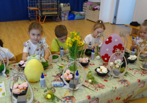 06 Dzieci podczas warsztatów wielkanocnych