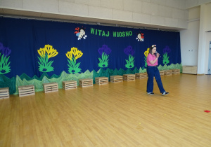 pani zapowiada przedstawienie