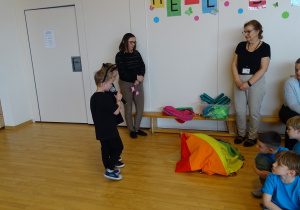 Chłopcy jako mrówki