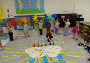 dzieci podczas zabaw