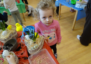 Zuzia ze swoją ozdobą