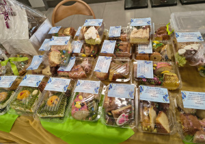 ciasta w pojemniczkach