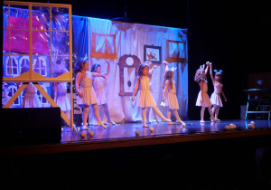 śnieżynki tańczą