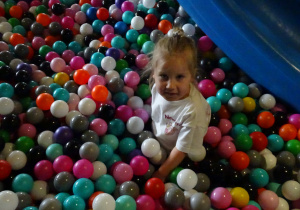 dziewczynka w kulkach