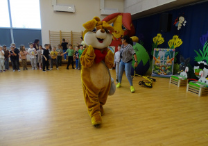 dzieci podczas zabawy