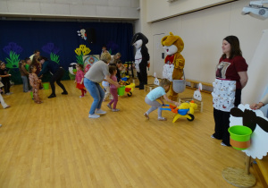 dzieci podczas konkurencji