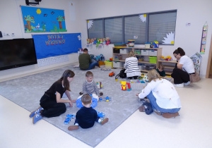 zabawy swobodne w sali maluszków