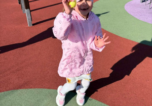 Dziewczynka z jajeczkiem