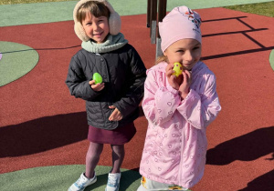 Dziewczynki z jajeczkami