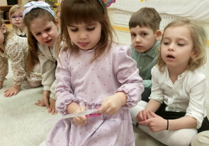 co nie pauje- zabawa rozwijajaca spostrzegawczość