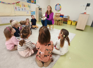 Kolejne spotkanie Żabek z Lulusiem podczas realizacji projektu logopedyczno-plastycznego