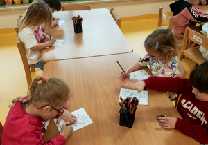 praca plastyczna - kolorowanie pana Zielonka