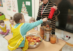 Hubert robi sok owocowy