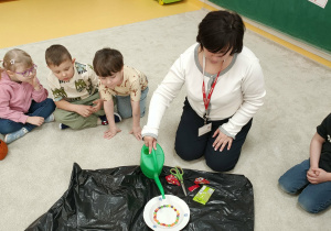 eksperyment ze skitelsami