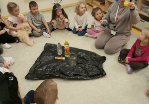 eksperyment bąbelki w słoiku