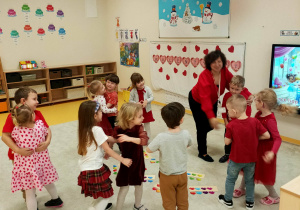 zabawy myzuczno ruchowe