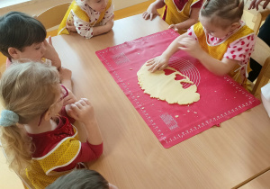 Iga wycina ciasteczka