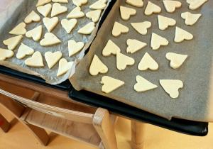 serduszkowe ciasteczka Jeżyków gotowe do pieczenia