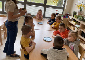 Eksperyment z pieprzem i płynem.