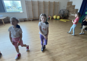 Ćwiczenia z wykorzystaniem woreczków gimnastycznych.