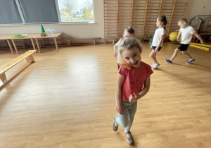 Ćwiczenia z wykorzystaniem woreczków gimnastycznych.