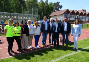 organizatorzy wraz z zaproszonymi gośćmi