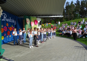 Jezyki w piosence "Rock and Roll dla rodziców"
