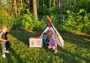 Dzieci w wigwamie