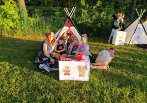 Dzieci w wigwamie